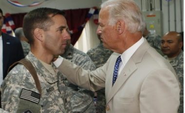 Presidentja Osmani dorëzon medaljen post-mortem për Beau Biden