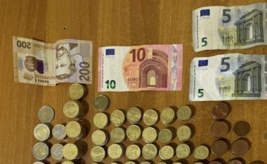 Gjobiten me nga 500 euro dy persona që po kërkonin lëmoshë në Ferizaj