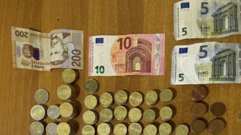 Gjobiten me nga 500 euro dy persona që po kërkonin lëmoshë në Ferizaj