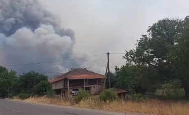 Evakuohen banorët e fshatrave Trabovisht dhe Virçe në Dellçevë pasi zjarri afrohet drejt vendbanimeve
