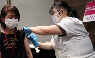 Japonia pezullon 1.6 milion doza të vaksinave të Moderna, pas raportimeve se janë “të kontaminuara”