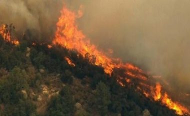 Zjarret në Shqipëri, vijojnë angazhimet për shuarjen e 10 vatrave