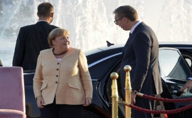 Vuçiq pas takimit me Merkel: S’ka hyrje të Serbisë në BE pa zgjidhjen e çështjes së Kosovës