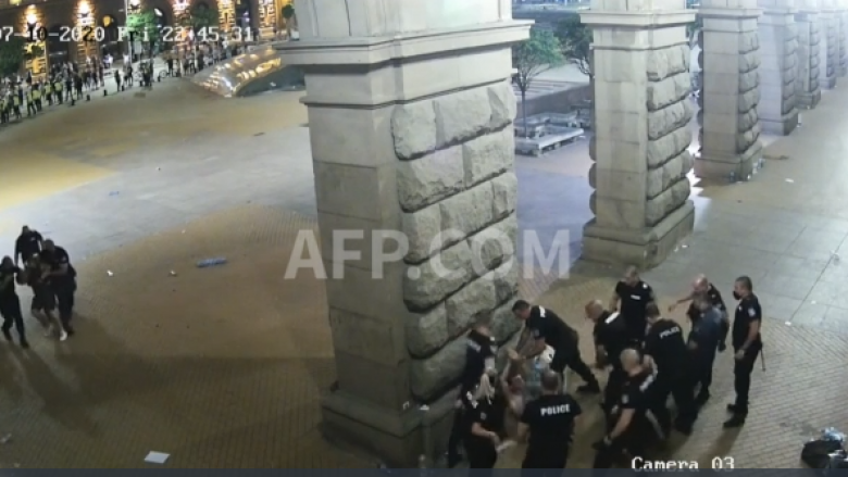 Video e rrahjes barbare të protestuesve, përgjegjëse policia bullgare