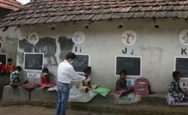 Arsimtari nga India shndërroi rrugët në klasa – muret e shtëpive në tabela –po i mëson fëmijët që nuk kanë qasje në internet e laptopë