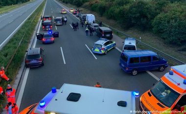 Mbyllet një autostradë në Gjermani, raportohet për pengmarrje të dy shoferëve të autobusit