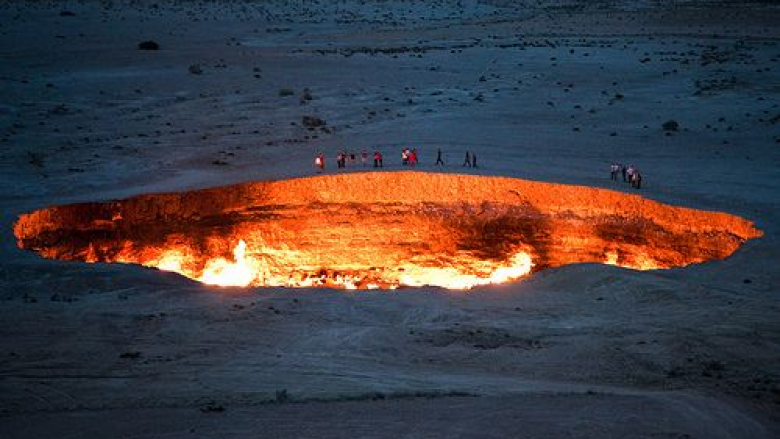 Misteri i ‘Portës së Ferrit’ që vjell zjarr gaz të shkrirë prej dekadash dhe asnjë nuk e di përse