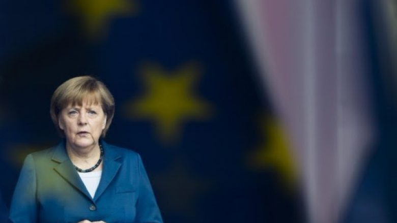 Merkel bën thirrje për dialog me talebanët për të vazhduar evakuimin