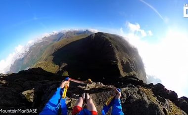 Hidhet me parashutë nga maja më e lartë e një kodre në Angli, ekipi i tij filmon momentin rrëqethës