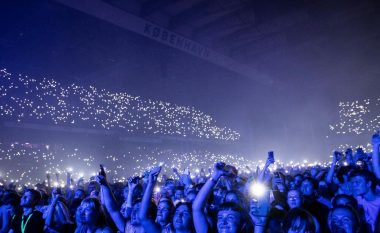 Pas shfuqizimit të masave anti-COVID, në Danimarkë mbahet koncert me 50.000 njerëz