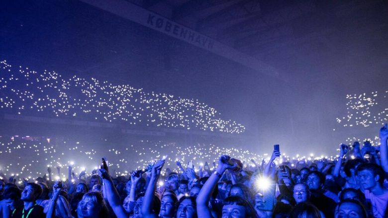 Pas shfuqizimit të masave anti-COVID, në Danimarkë mbahet koncert me 50.000 njerëz