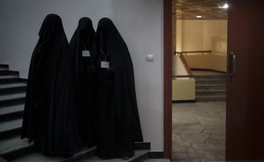 Talebanët marrin vendimin përfundimtar, femrat mund të vazhdojnë studimet në universitete – tregojnë edhe kushtet që duhet përmbushur  