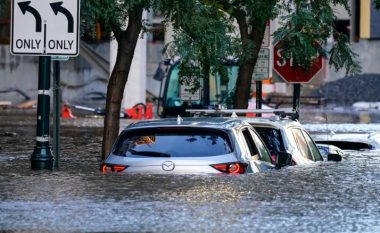 Shkon në 46 numri i të vdekurve shkaku i përmbytjeve në SHBA