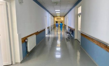 180 pacientë me COVID-19 po trajtohen në Spitalin e Pejës, 57 në gjendje të rëndë