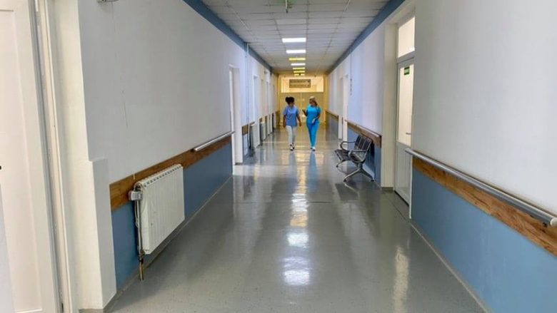 180 pacientë me COVID-19 po trajtohen në Spitalin e Pejës, 57 në gjendje të rëndë