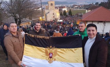 Kurti thotë se në bllokimin e rrugëve në Jarinë dhe Bërnjak ka individë me veprimtari kriminale, publikon fotot e tyre