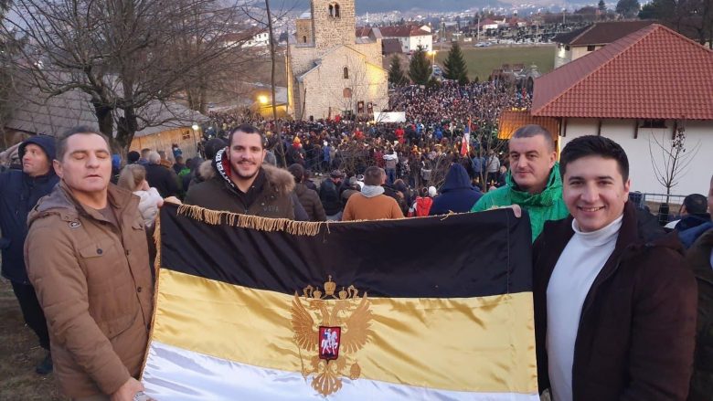 Kurti thotë se në bllokimin e rrugëve në Jarinë dhe Bërnjak ka individë me veprimtari kriminale, publikon fotot e tyre