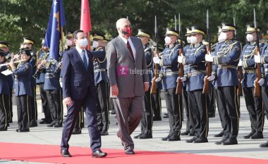 Rama arrin në Kosovë, pritet me ceremoni shtetërore nga Kurti