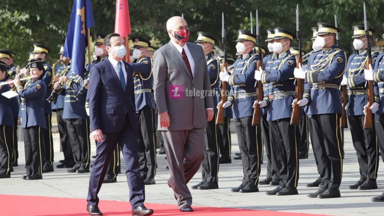 Rama arrin në Kosovë, pritet me ceremoni shtetërore nga Kurti