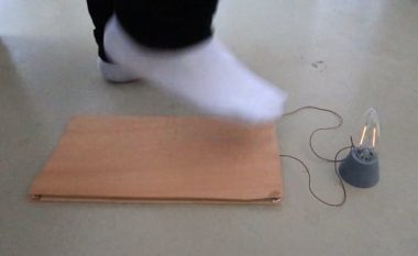 Dyshemetë prej druri së shpejti mund të bëhen një burim i energjisë elektrike – shkencëtarët zviceranë sjellin detajet