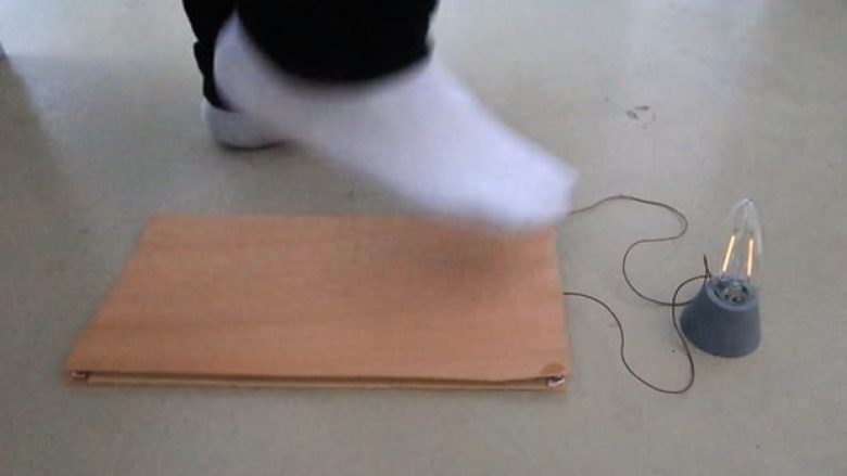 Dyshemetë prej druri së shpejti mund të bëhen një burim i energjisë elektrike – shkencëtarët zviceranë sjellin detajet