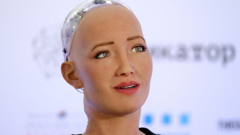 Robot Sophia thotë se dëshiron të ketë një ‘fëmijë’