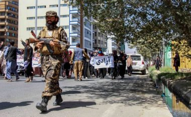 Të paktën katër afganë të vrarë gjatë shtypjes së demonstratës nga ana e talebanëve