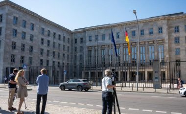 Hetuesit gjermanë bastisin dy ministri, si pjesë e një hetimi për pastrimin e parave