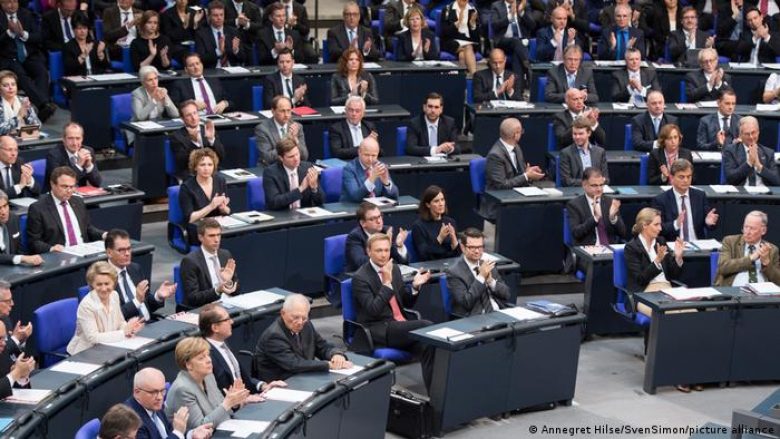 Bundestagu i dominuar nga burrat – Gratë jo sa duhet të përfaqësuara në Gjermani