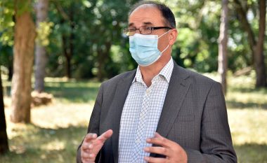 Infektologu Sylejmani: Gjendja në spitale është rënduar shumë, vaksinohuni