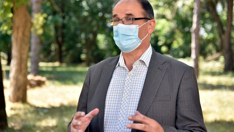 Infektologu Sylejmani: Gjendja në spitale është rënduar shumë, vaksinohuni