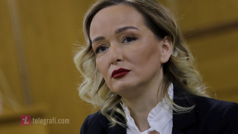 Adriana Matoshi thotë se është kërcënuar që nga angazhimi i saj në mbrojtjen e të drejtave të grave