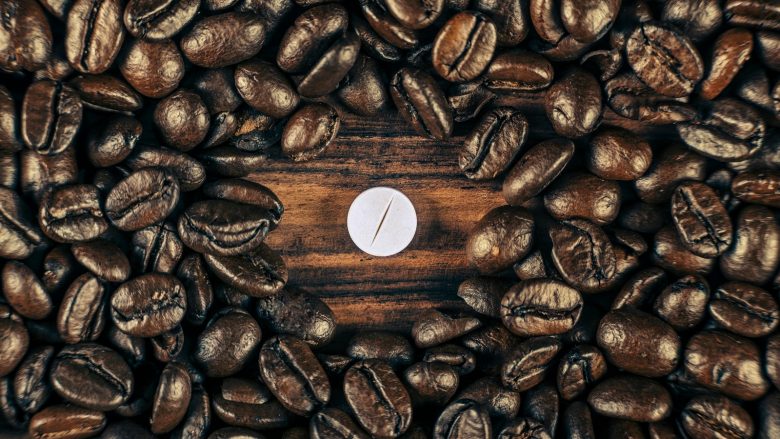 Gjashtë lloje ilaçesh nuk duhet të merren kurrë me kafe: Nëse e bëni këtë, është sikur të mos merrni terapi fare