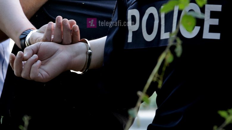 Kanosi një femër dhe tentoi të arratisej, arrestohet 32-vjeçari në Ferizaj