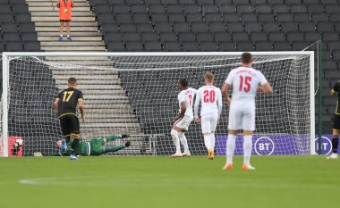 Shpresat e Kosovës mposhten nga Anglia, vendosin dy golat e pjesës së parë