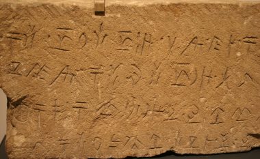 Si arrijnë arkeologët t’i deshifrojnë gjuhët e vdekura?