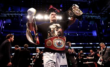 Pikët e gjyqtarëve në fitoren e Usyk dhe katër brezat që i fitoi në duel me Joshuan