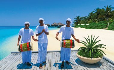 Maldivet – të gjithë keni dëgjuar për bukurinë e kësaj parajse, por a i dini këto fakte për kulturën interesante që kanë?