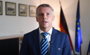 Ambasadori gjerman: Duhet marrë hapa të menjëhershëm për të vendosur qetësinë në veri të Kosovës