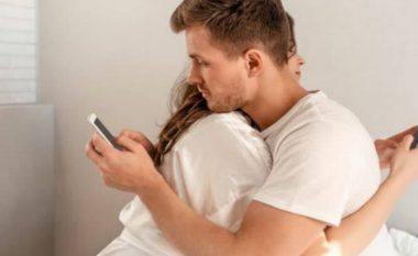 Si ndikon shkëmbimi i mesazheve seksuale në marrëdhënien tuaj?