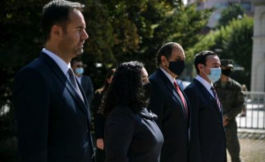 Osmani, Konjufca, Kurti dhe zv.ambasadori amerikan bëjnë homazhe në 20 vjetorin e sulmeve terroriste në SHBA