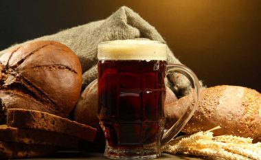 Nëse pothuajse të njëjtët përbërës përdoren për birrë dhe bukë, atëherë a ka alkool në bukë?