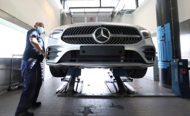 Daimler sheh ulje të shitjeve në tremujorin e tretë të Mercedes, për shkak të mungesës së çipave