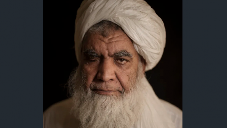 Një nga themeluesit të talebanëve jep intervistë për një grua – paralajmëron kthimin e ekzekutimeve, tregon pse do të lejohen televizionet dhe celularët
