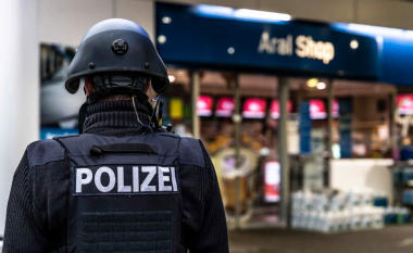 Punonjësi i pompës së derivateve në Gjermani vritet pas përplasjes mbi një maskë fytyre – detaje se çfarë ndodhi aty dhe çfarë tha i dyshuari