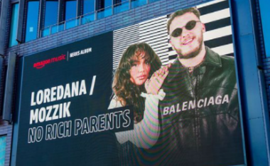 “No Rich Parents” i Mozzik dhe Loredanës shfaqet në një ‘billboard’ në Gjermani