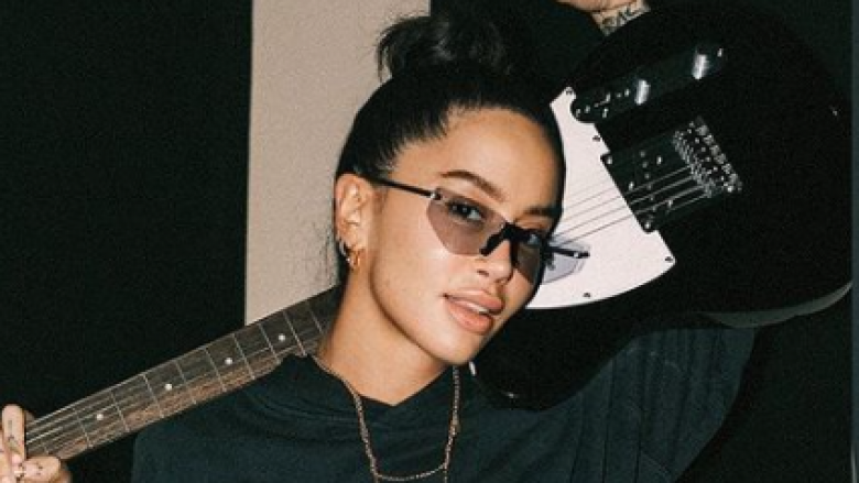 Para publikimit të albumit, Dafina Zeqiri ka një njoftim të rëndësishëm për fansat