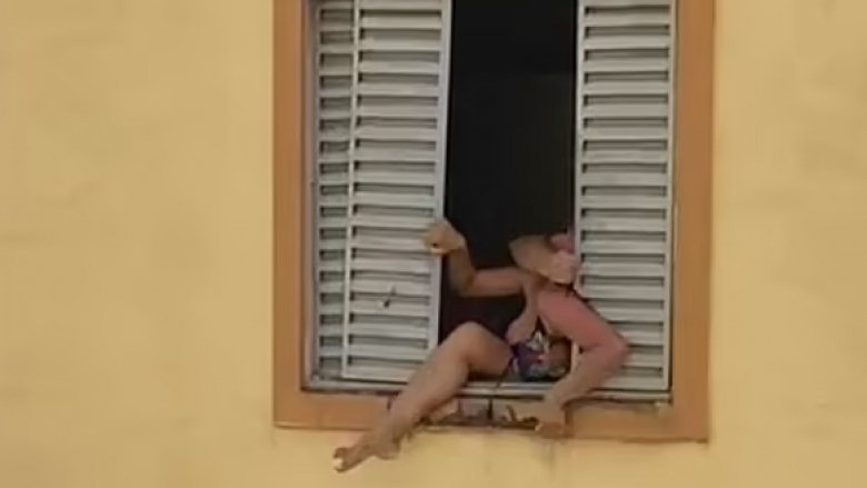 Gruaja shtatzënë tenton të hidhet nga dritarja për t’i shpëtuar dhunës së burrit në Brazil