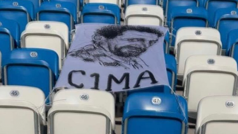 Rasim Thaçi-Cima u përkujtua në stadiumin “Fadil Vokrri”, në ndeshjen e Kosovës ndaj Greqisë
