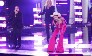 Ariana Grande debuton si anëtare e jurisë në “The Voice”